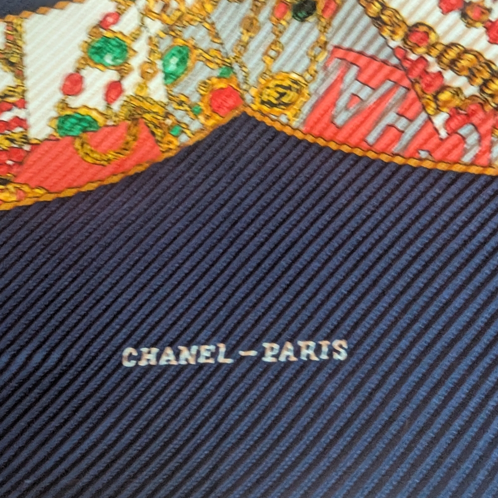 Vintage CHANEL – PARIS Pleated Silk Scarf | Rare 1980s Jewelry Chain Logo Print - Picture 7 of 9